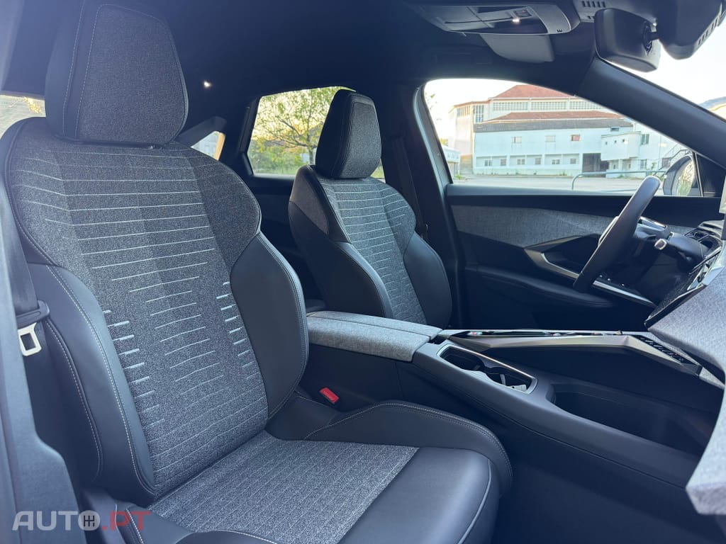 Peugeot 3008 1.2 Hybrid Allure e-DCS6