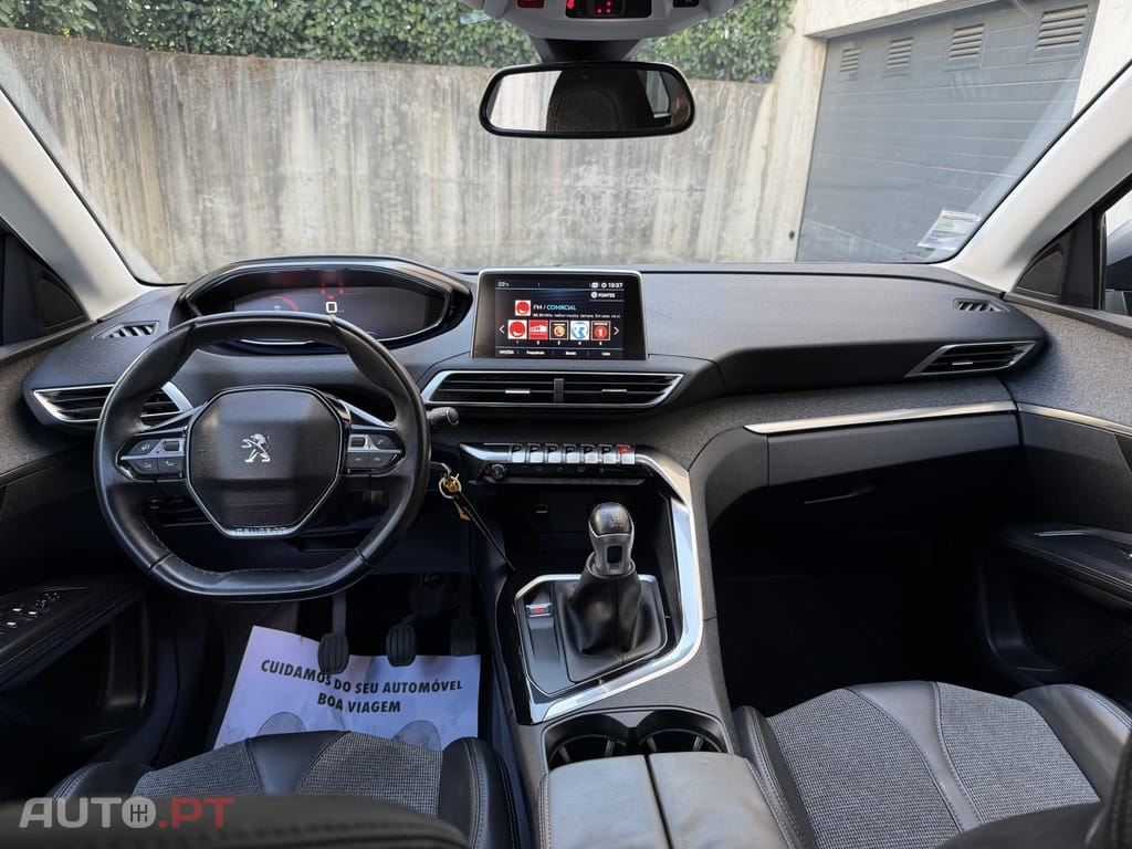 Peugeot 3008 1.2 PureTech Allure J18