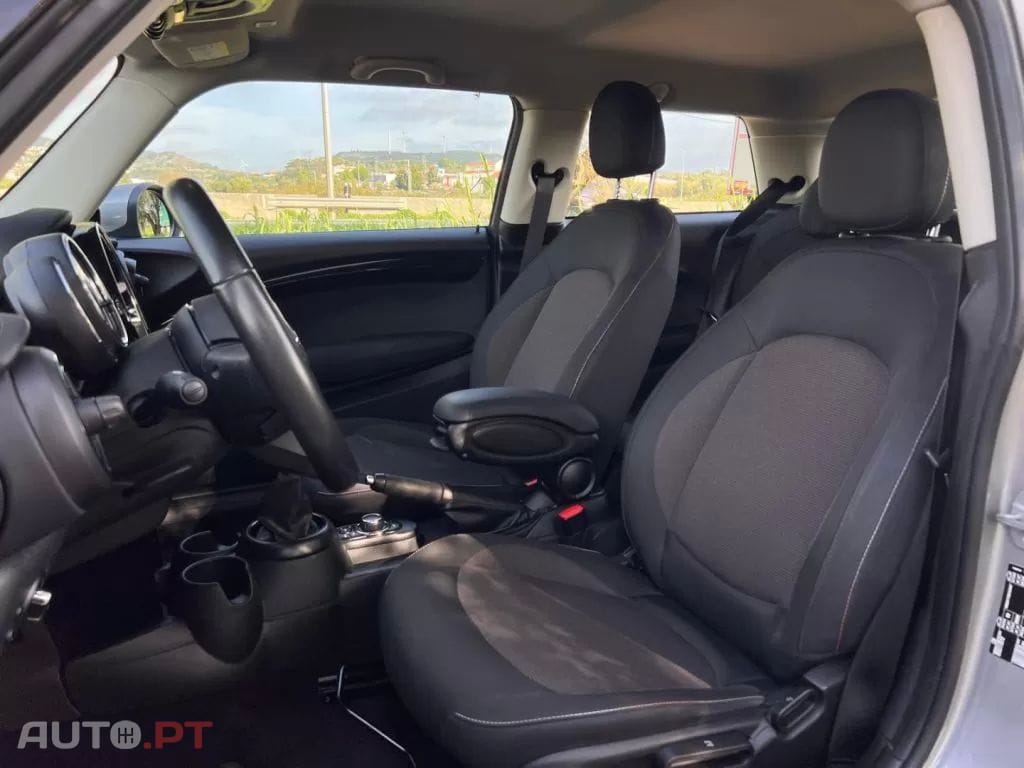 MINI Cooper Premium First Essential