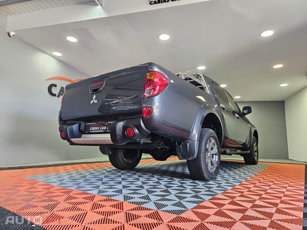 Mitsubishi L200 2.5 DI-D CD Invite AC 4WD