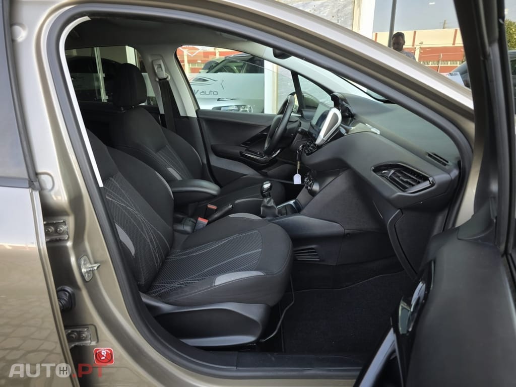Peugeot 208 1.4 HDi Active