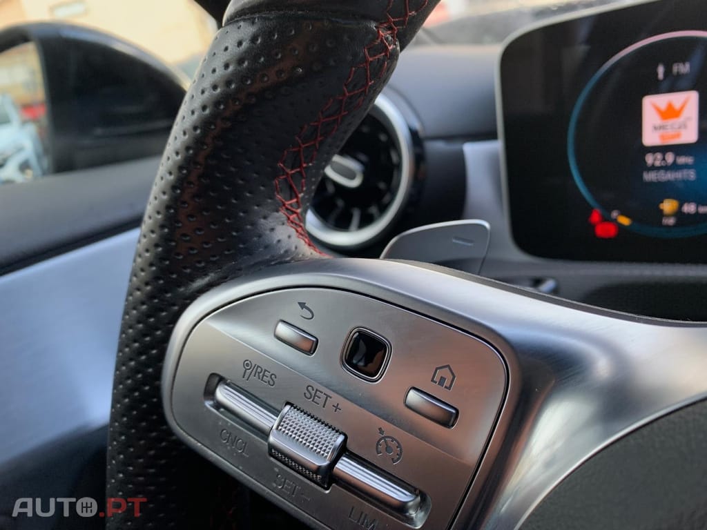 Mercedes-Benz A 250 e AMG Line