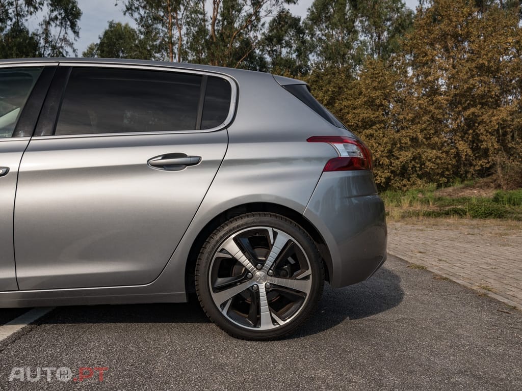 Peugeot 308 1.2 PureTech Allure J18
