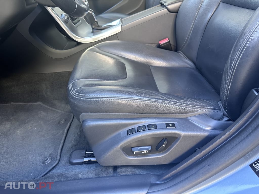 Volvo V60 2.0 D3 Pro Geartronic — fotografia 13