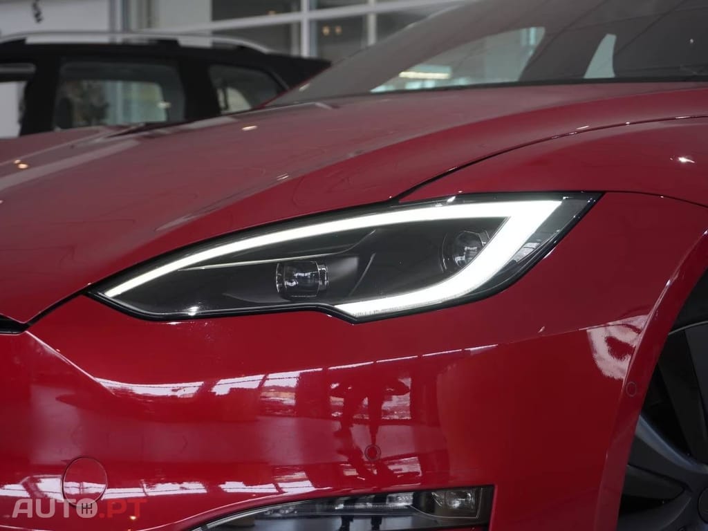 Tesla Model S Plaid AWD — fotografia 2