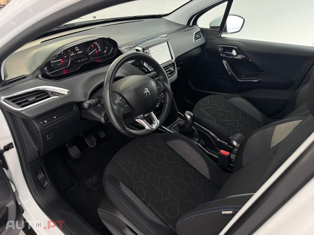 Peugeot 2008 1.2 PureTech Signature