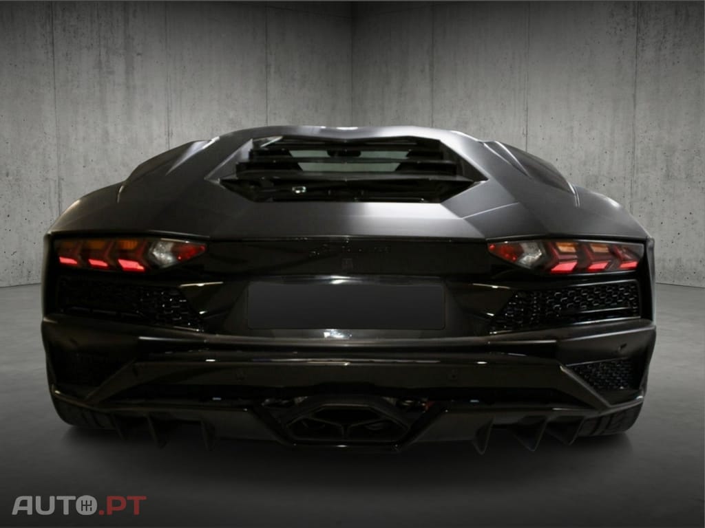 Lamborghini Aventador 6.5 V12 LP740-4 S