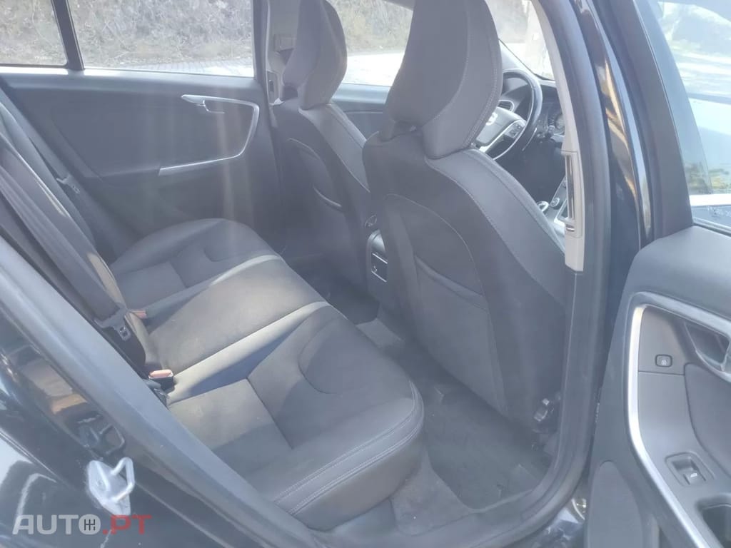 Volvo V60 2.0 D4 Momentum Eco Geartronic