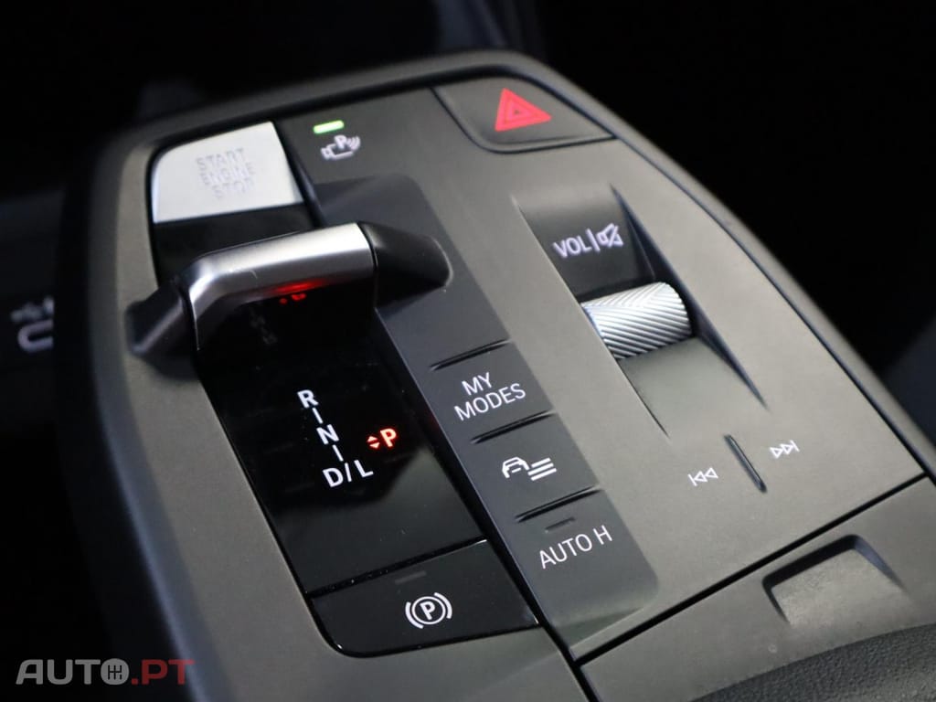 BMW 225 xe Auto