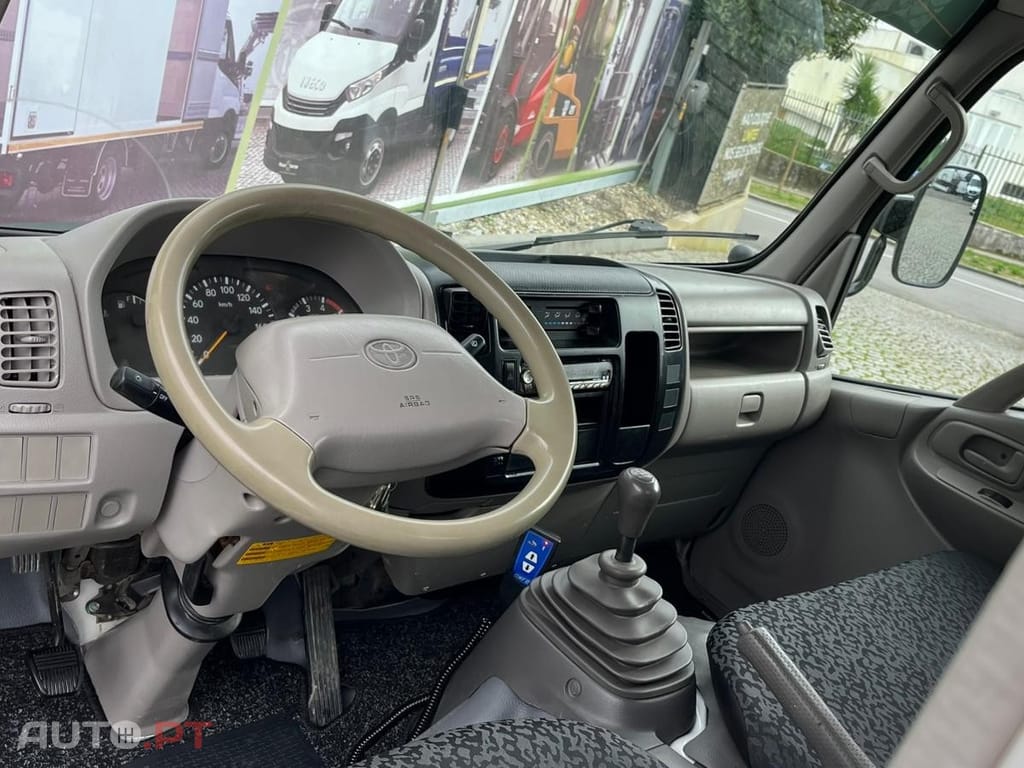 Toyota Dyna 3.0 - 144 CV  BASCULA TRILATERAL