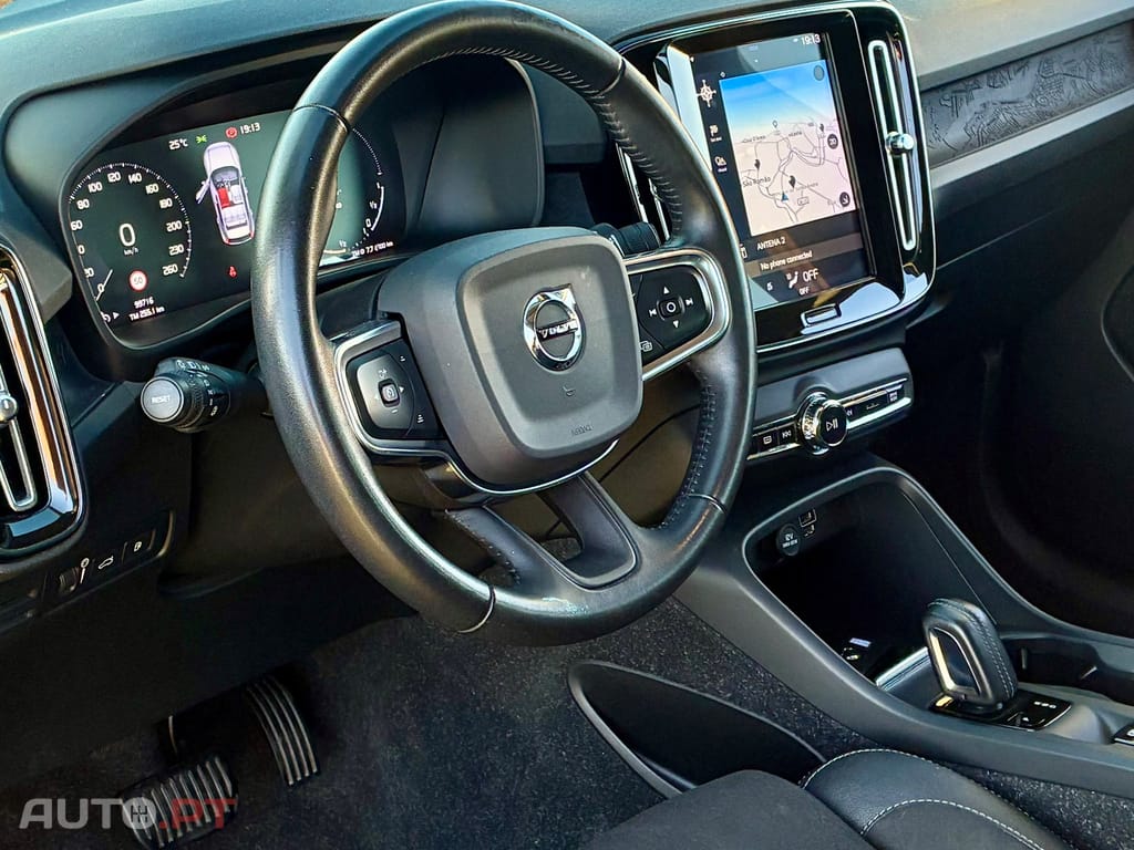 Volvo XC40 T5 Momentum Plus