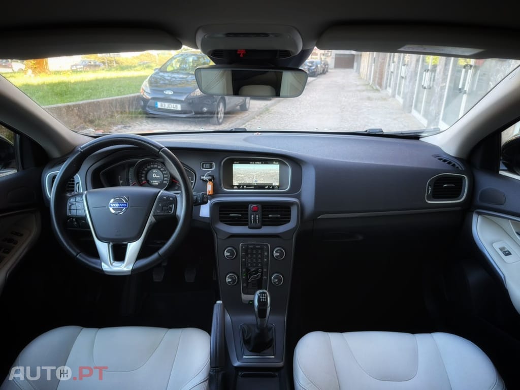 Volvo V40 Cross Country 1.6 D2 Momentum