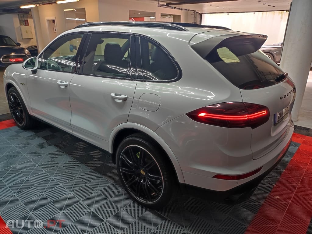 Porsche Cayenne S E-Hybrid Platinum Edition
