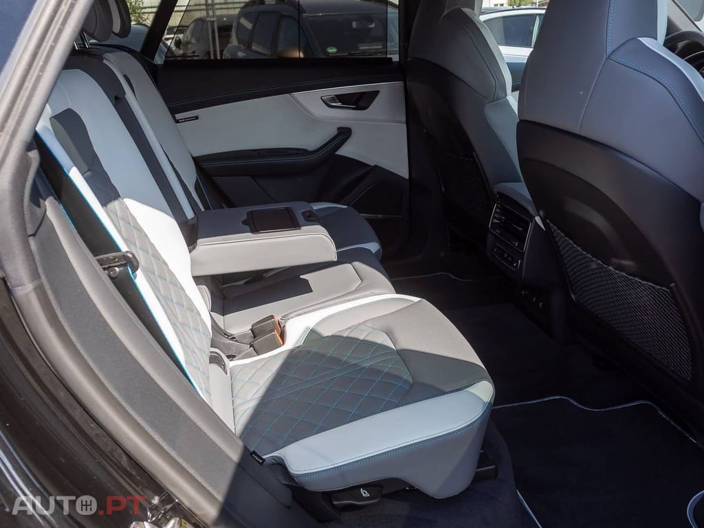 Audi Q8 60 TFSIe S line Matrix