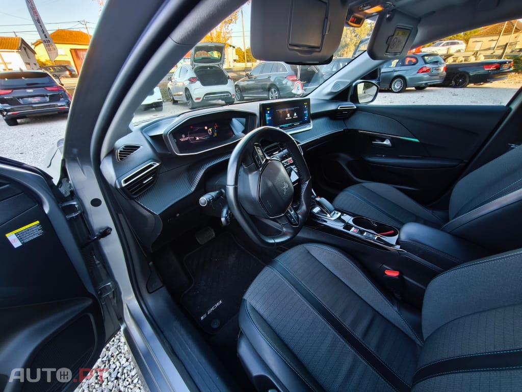 Peugeot E-208 50 kWh Allure Pack