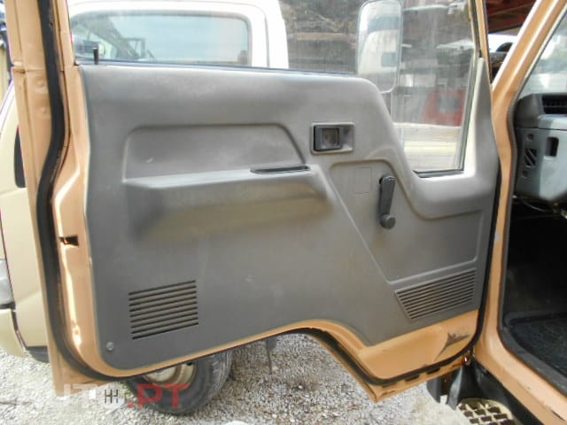 Mitsubishi Canter 3.3 Tri-Basculante