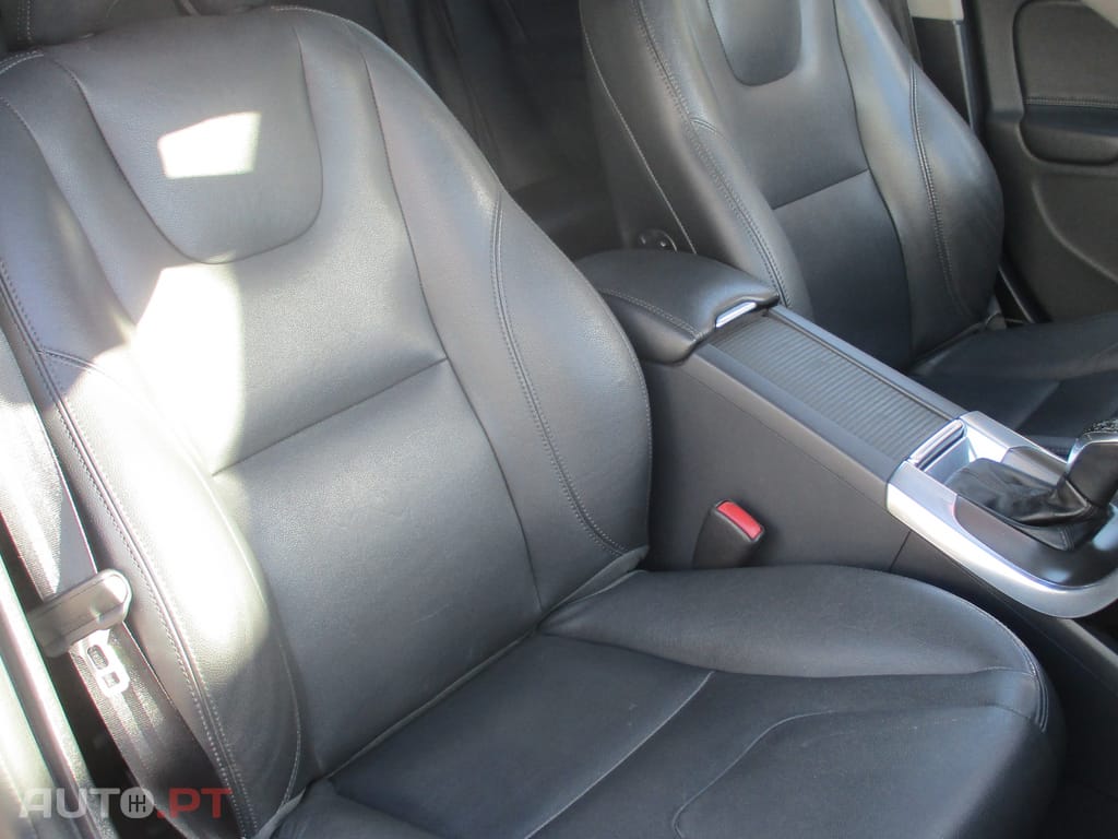 Volvo V60 2.0 D4 Momentum Plus Geartronic 180 cv