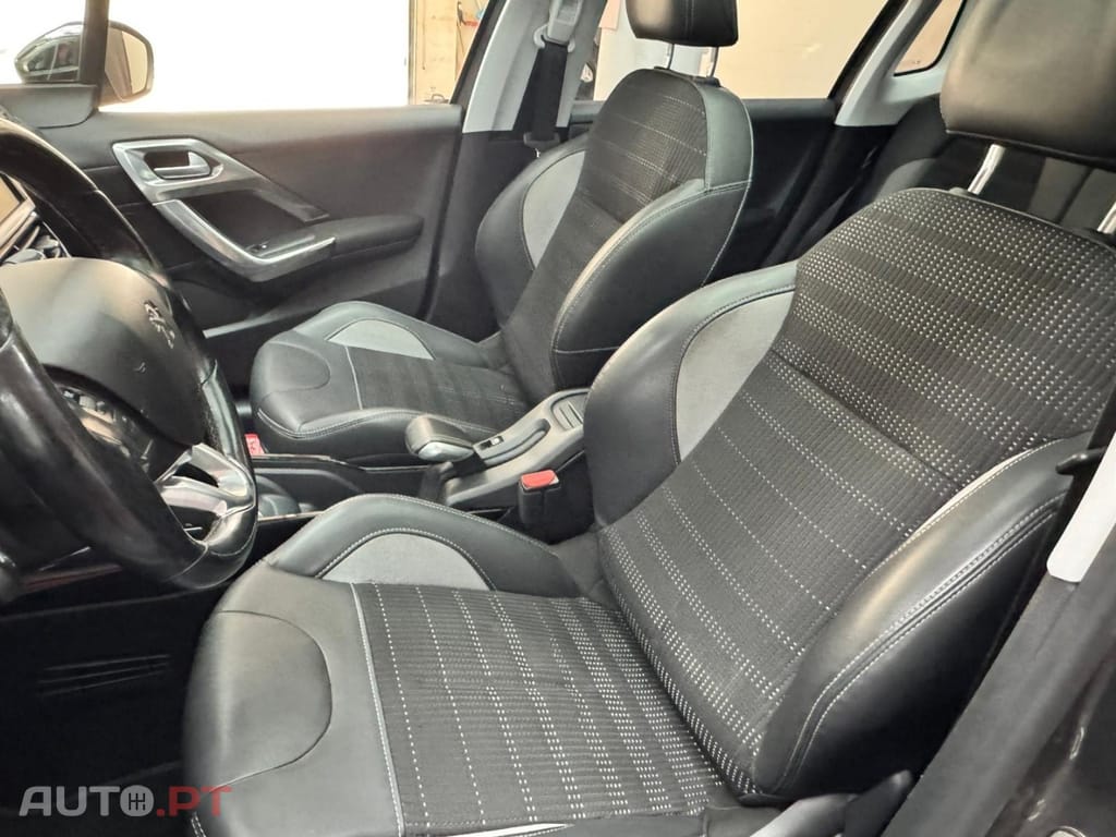 Peugeot 2008 1.2 PureTech Style EAT6