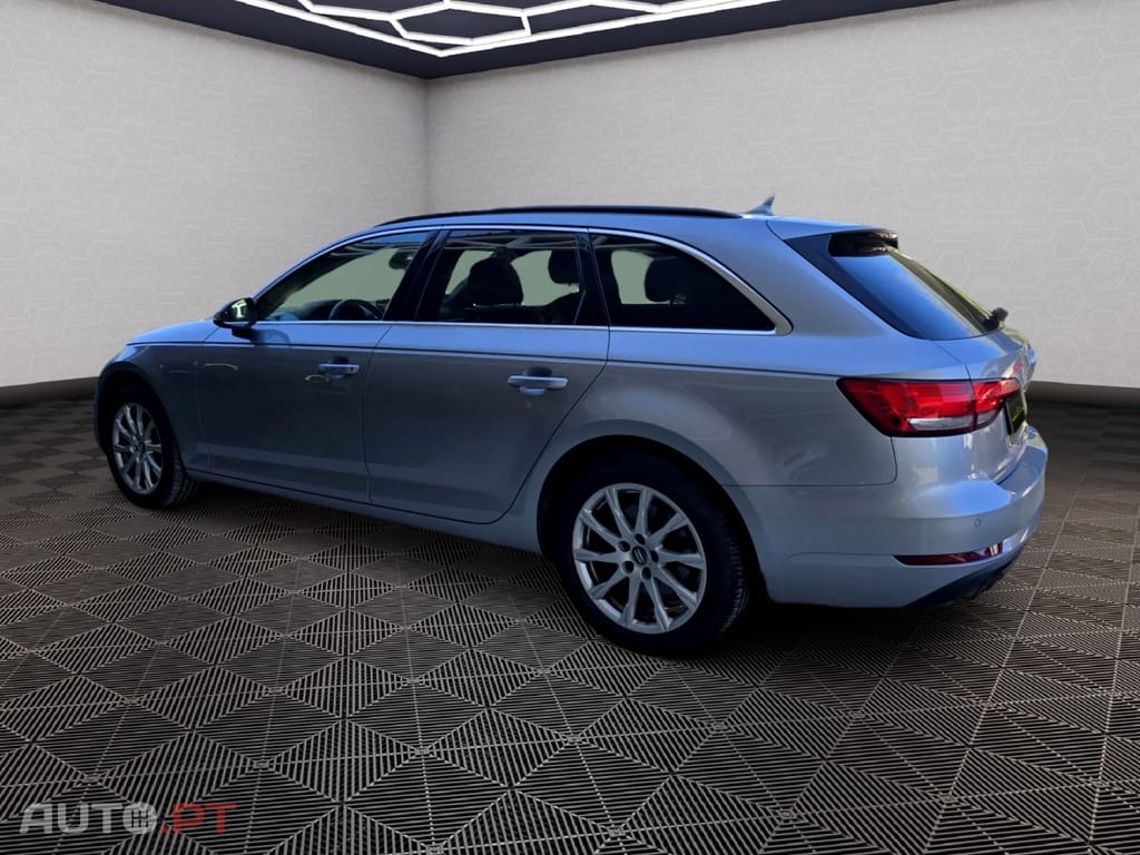 Audi A4 Avant 2.0 TDI DPF clean diesel quattro S tronic Attraction