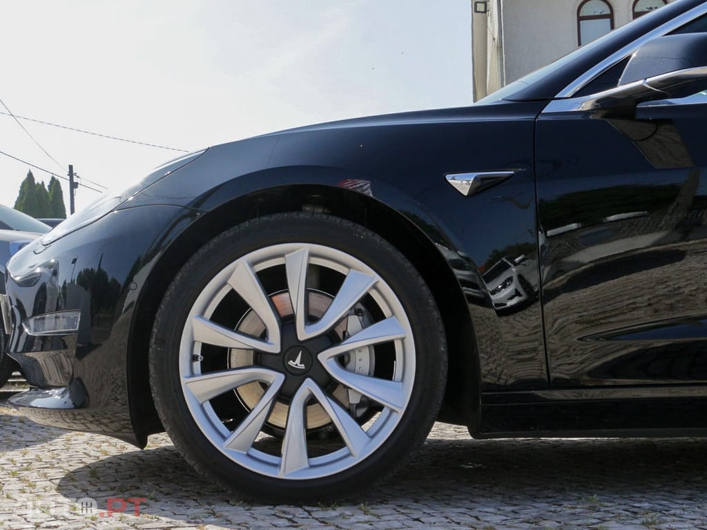 Tesla Model 3 Long-Range Dual Motor AWD