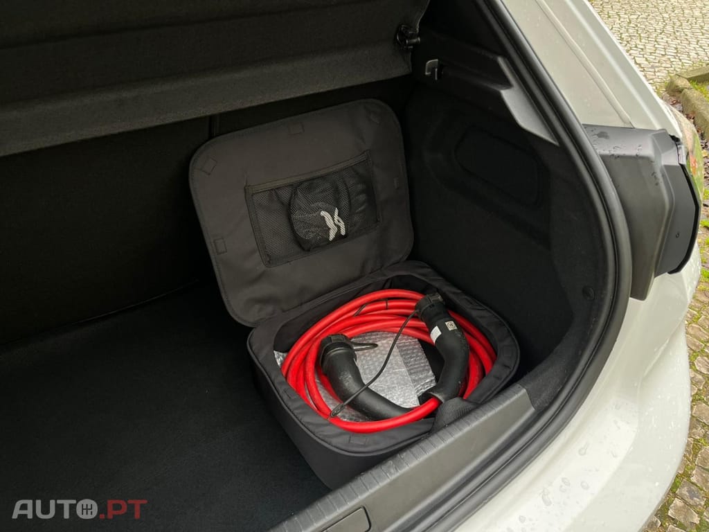 Peugeot E-208 50 kWh SE Style