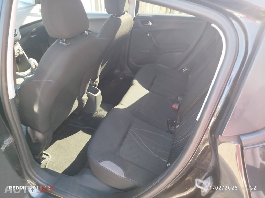 Peugeot 208 1.4 HDi Active — fotografia 11