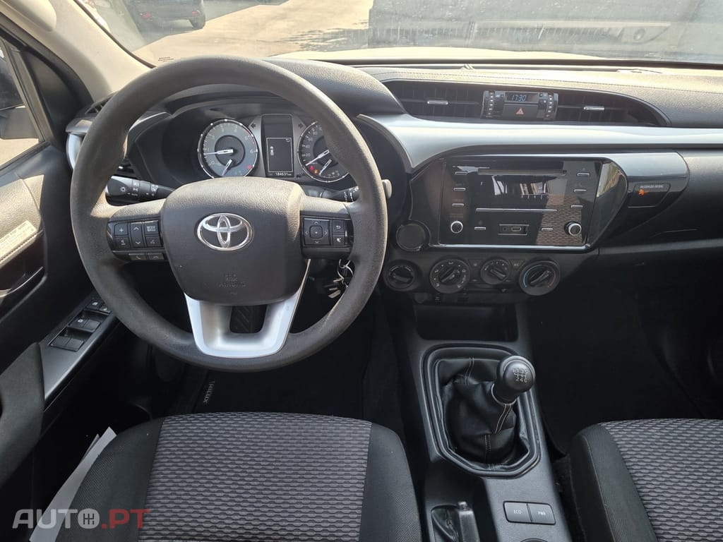 Toyota Hilux 2.4 D-4D 4WD CD CM — fotografia 11