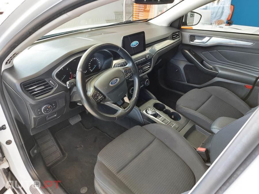 Ford Focus 1.5 TDCi ECOBlue Titanium Aut. — fotografia 7