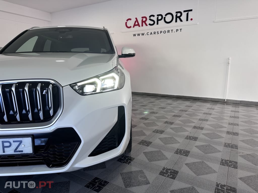 BMW iX1 xDrive30 Pack Desportivo M Pro