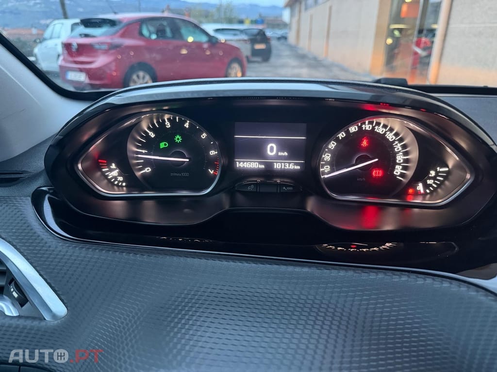 Peugeot 2008 1.2 PureTech Allure