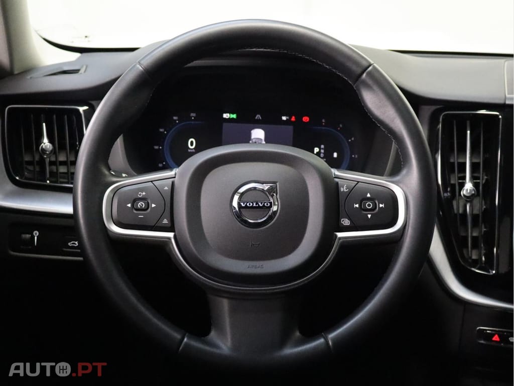 Volvo XC60 2.0 B4  Momentum Plus 