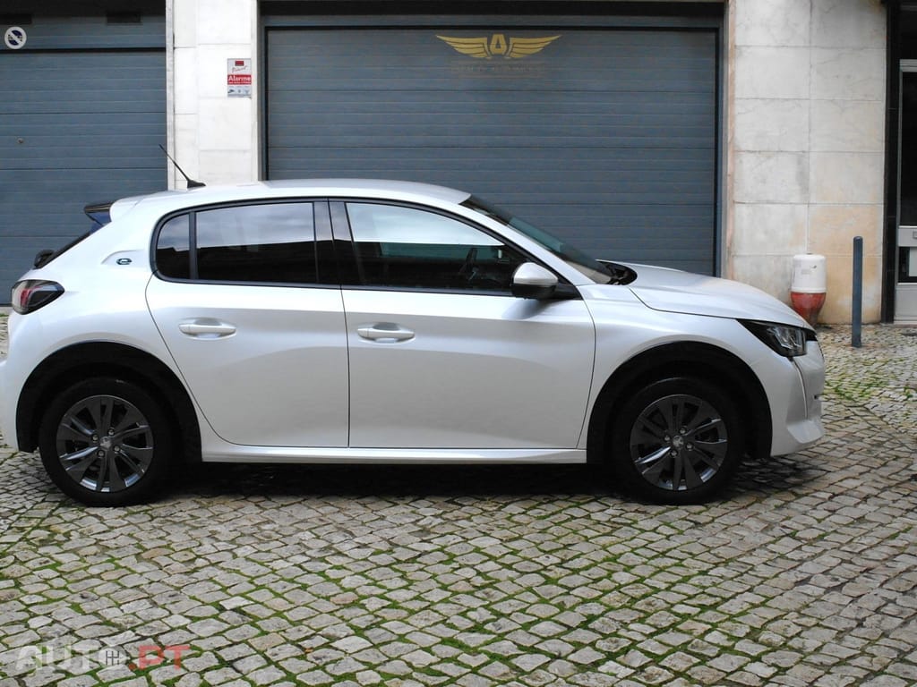 Peugeot E-208 50 kWh Active