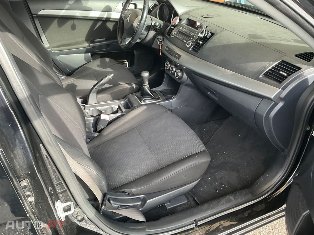 Mitsubishi Lancer 1.6 Invite