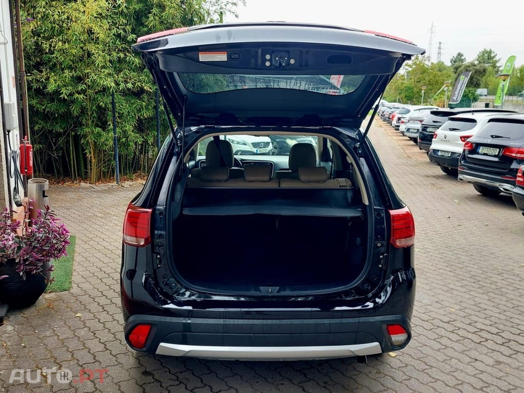 Mitsubishi Outlander 2.2 DI-D Instyle Navi