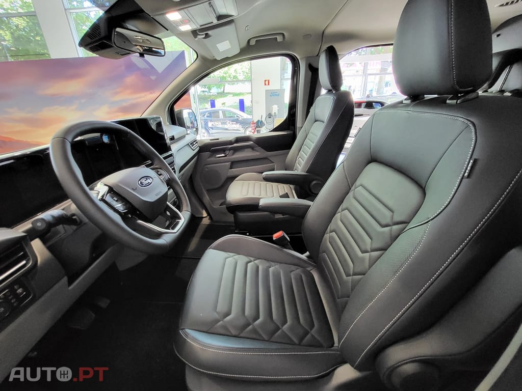 Ford Tourneo 2.5 PHEV Titanium