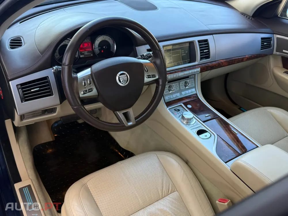 Jaguar XF 2.7 D V6 Luxury