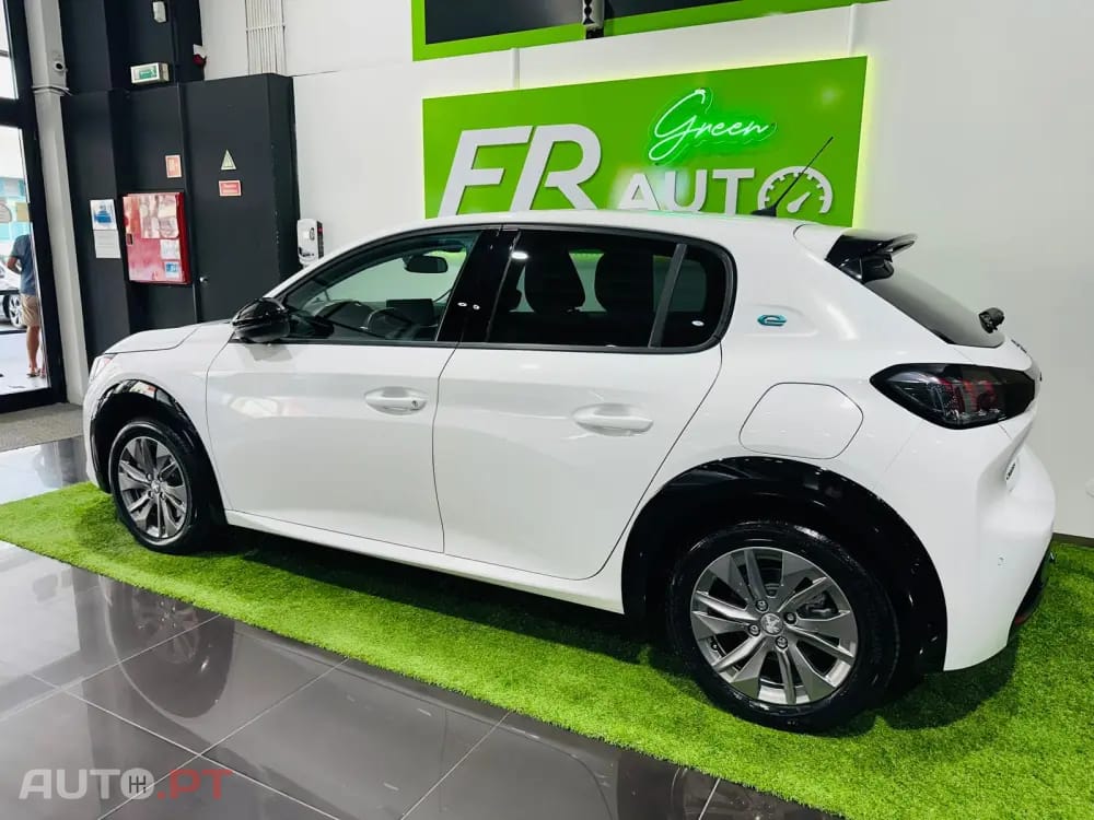 Peugeot E-208 50 kWh Style
