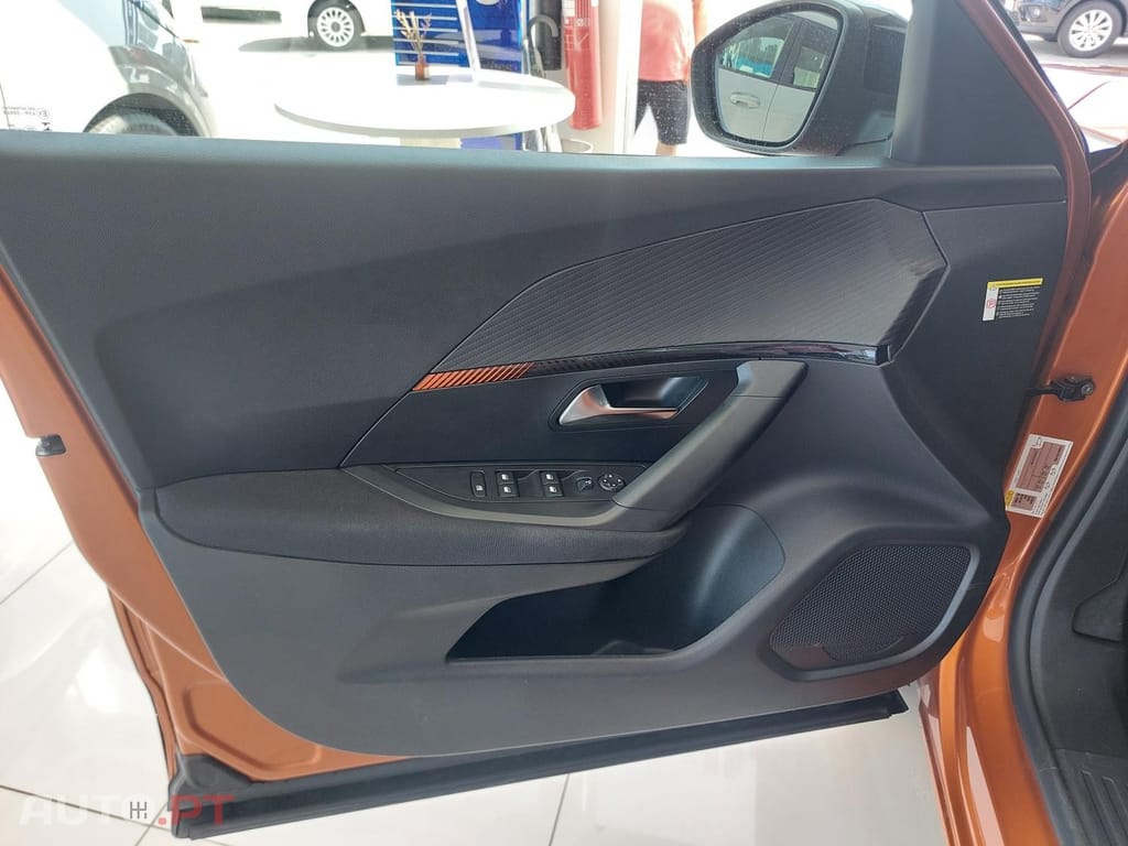 Peugeot E-2008 50 kWh Active Pack