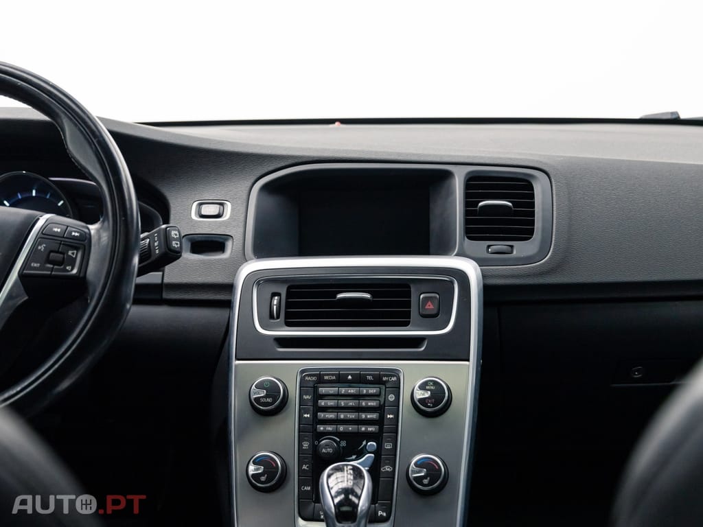 Volvo V60 2.4 D6 Momentum AWD Phev