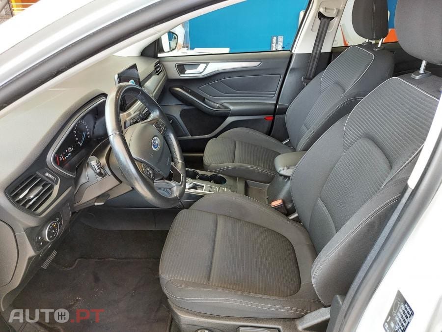 Ford Focus 1.5 TDCi ECOBlue Titanium Aut. — fotografia 8