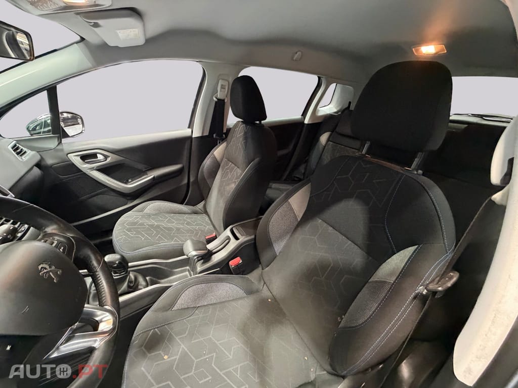 Peugeot 2008 1.2 e-VTi Style