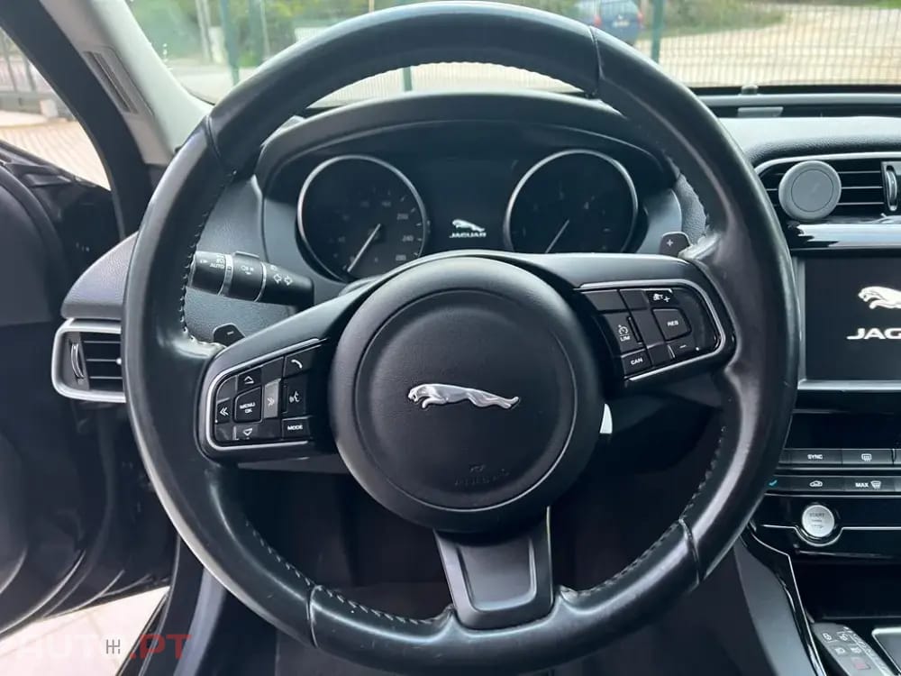 Jaguar XE 2.0 D Prestige