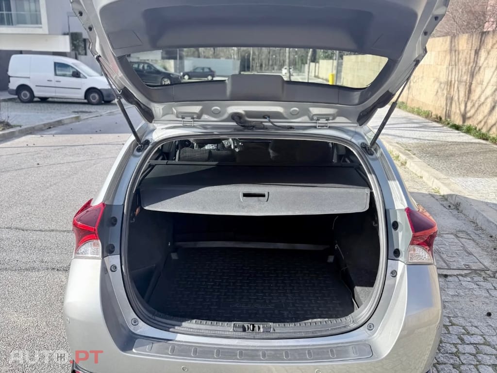 Toyota Auris Touring Sports Confort P. Sports