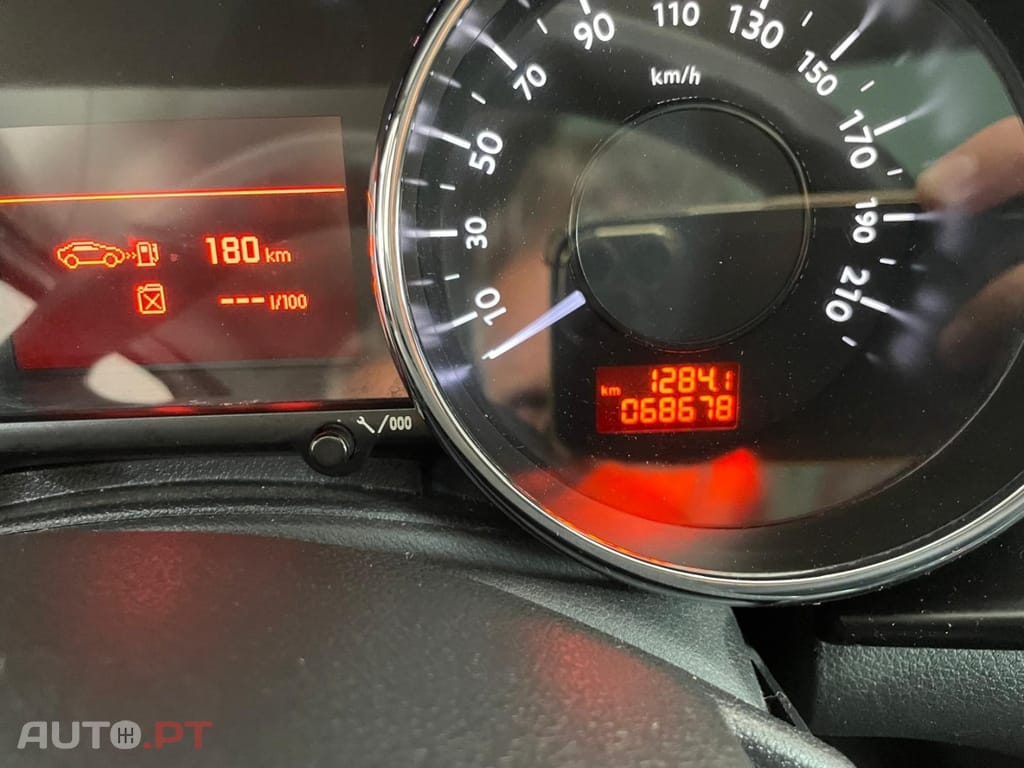 Peugeot 3008 1.6 HDi Allure — fotografia 19