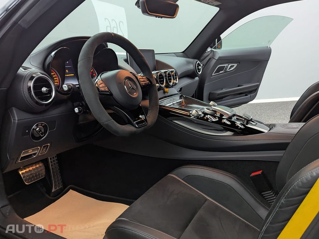 Mercedes-Benz AMG GT R