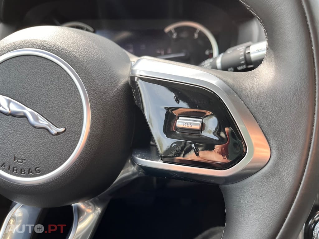 Jaguar XE 200d R Dynamic RED 