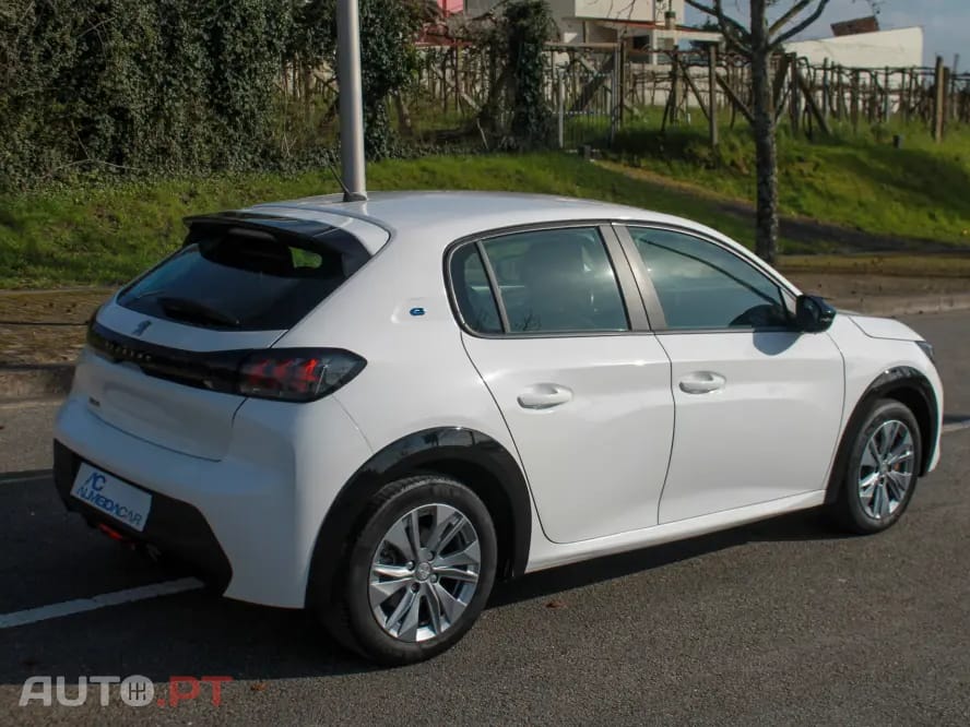 Peugeot E-208 50 kWh Active Pack