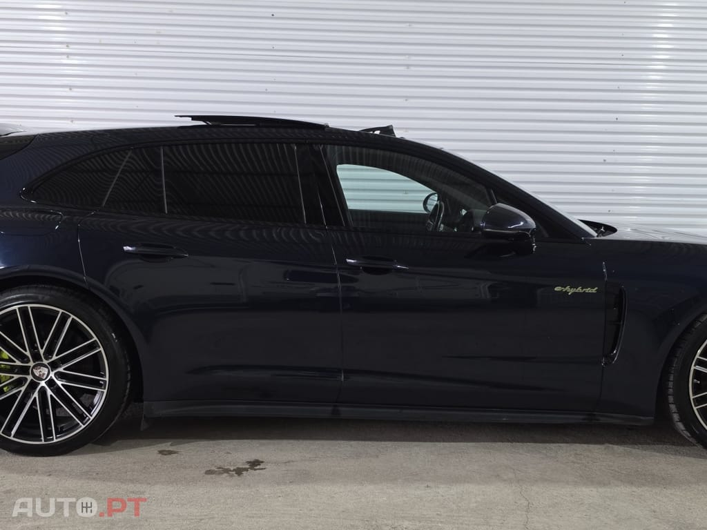 Porsche Panamera 4 E-Hybrid Platinum Edition