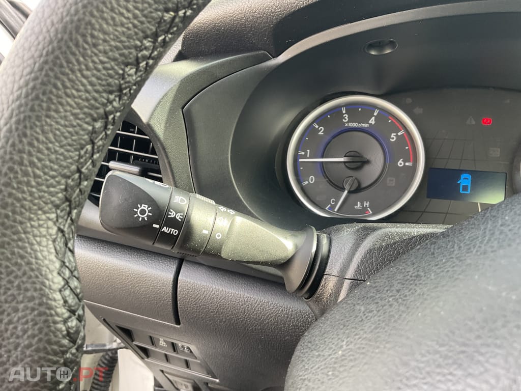 Toyota Hilux 2.4 D-4D 2WD CE