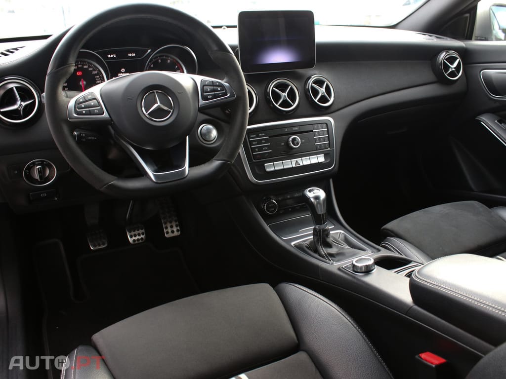 Mercedes-Benz CLA 180 AMG Line